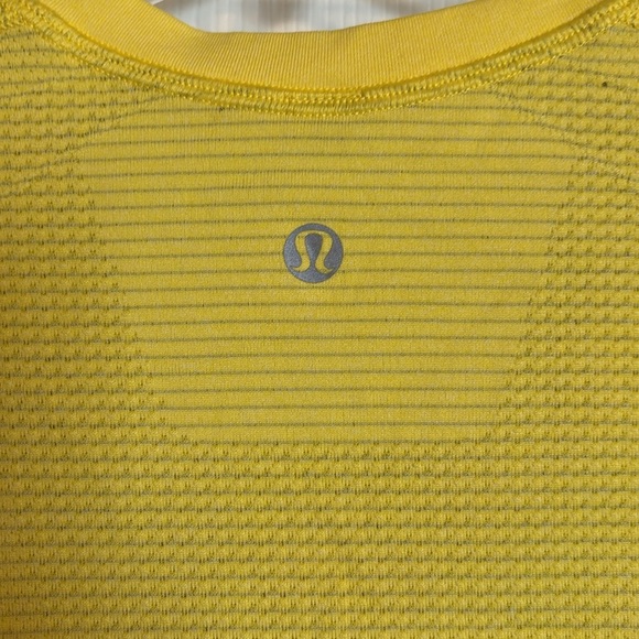 Lululemon men’s yellow striped V neck athletic t-shirt size medium - Picture 7 of 10